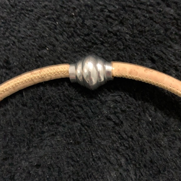 Cork necklace with magnetic clasp - Picture 4 of 4